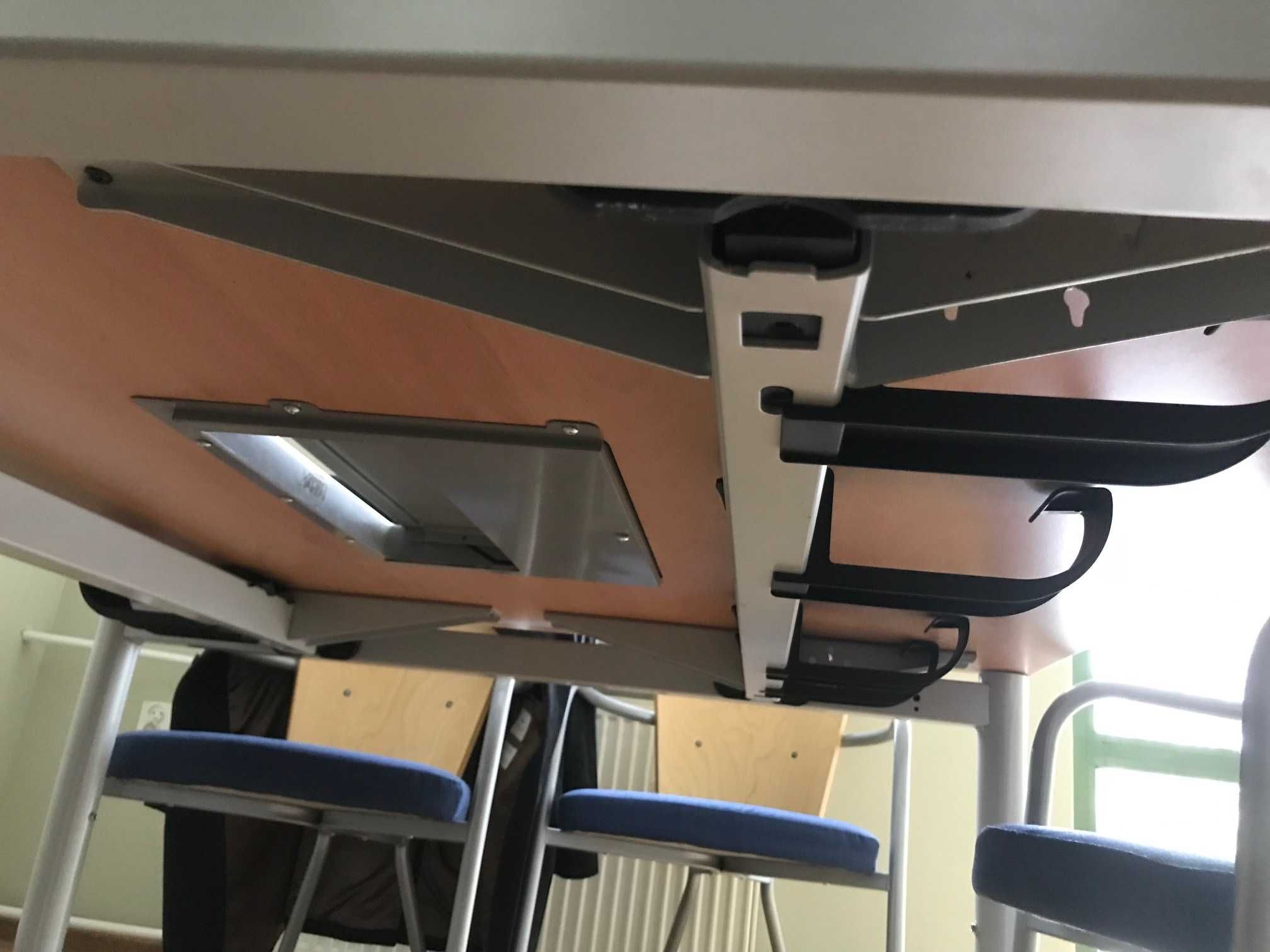 Stół biurowy wraz z krzesłami
