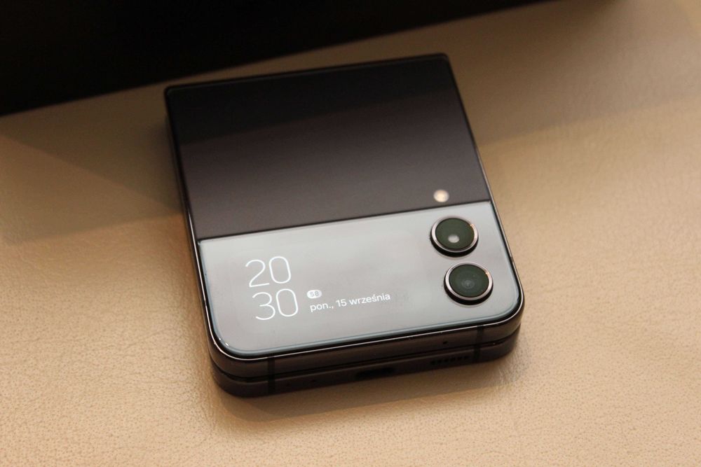 Telefon Samsung Galaxy Z Flip4 Flip 4 8 / 128 GB