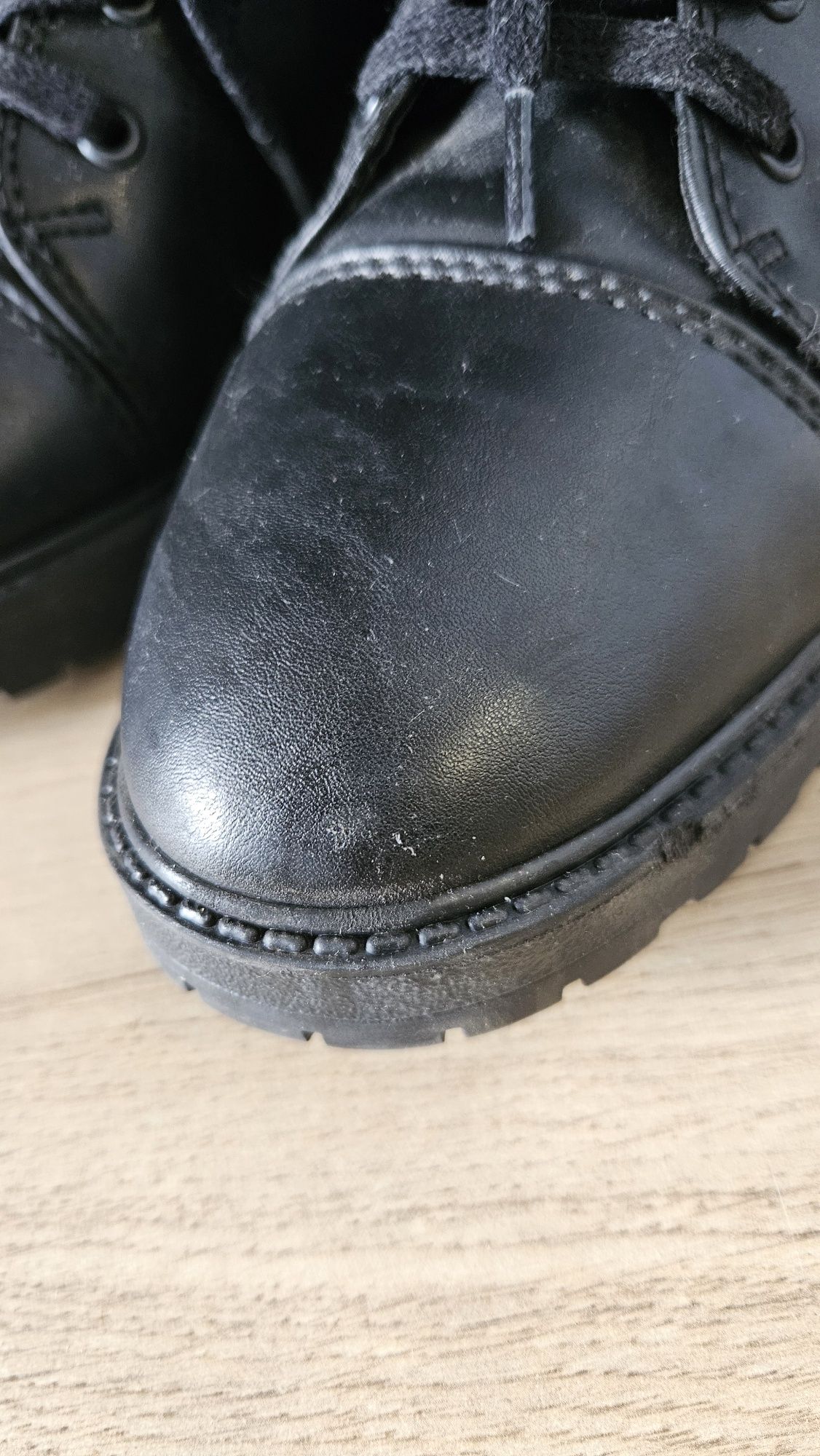 Buty trzewiki damskie czarne wiązane 37
