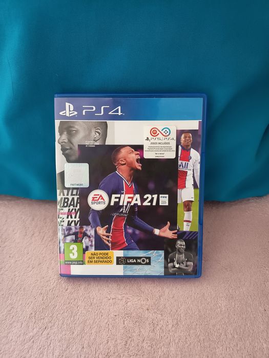 PS4 Slim 500GB + 2 Comandos + FIFA 21 - Excelente Estado