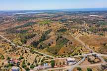 Terreno Urbano Para Construção de Moradia Isolada a 6kms da Praia de A