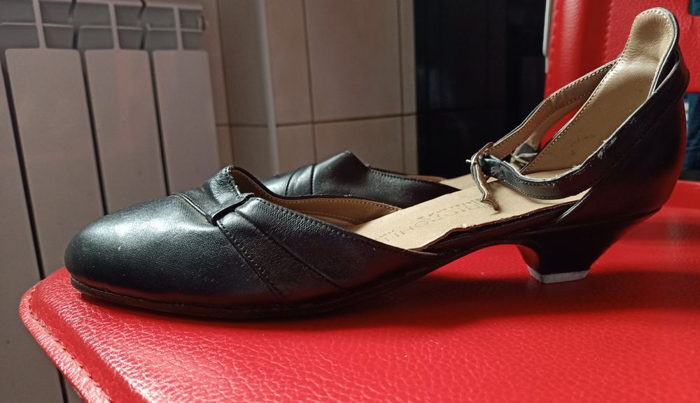 Кожаные новые женские черные туфли, р.- 39, ст.- 24.5 см.