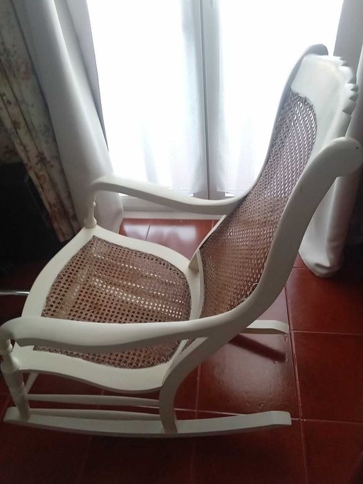 Cadeira baloiço em muito bom estado