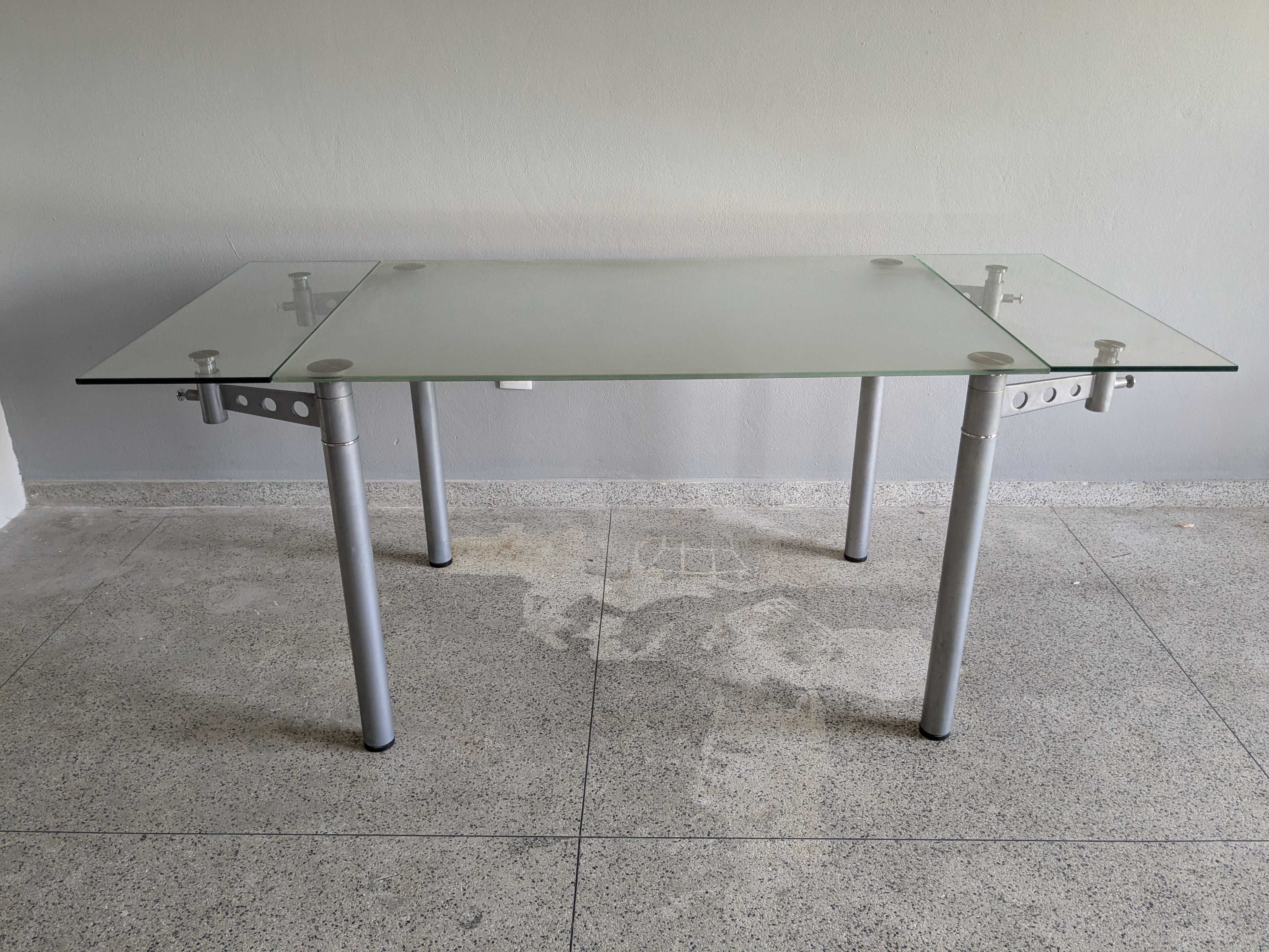 Mesa de cozinha e 4 cadeiras