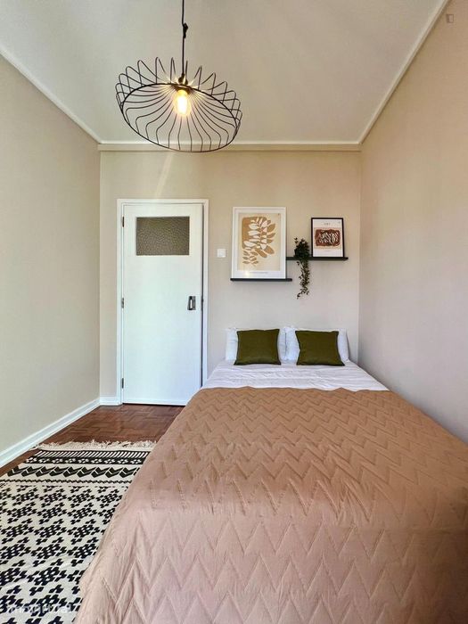 754396 - Quarto com cama de casal em...
