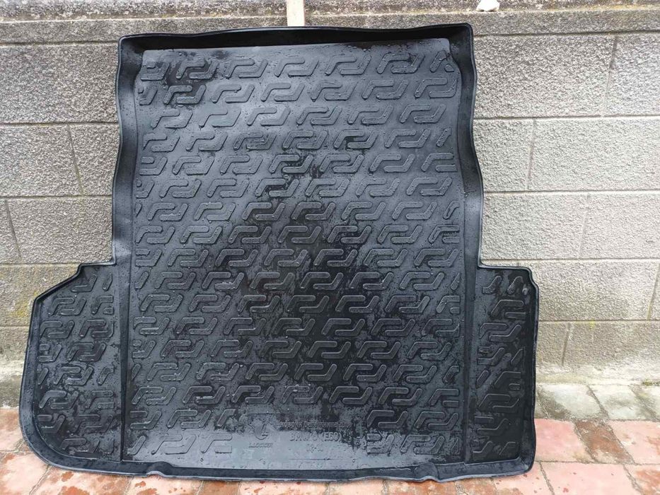 Килимок в багажник