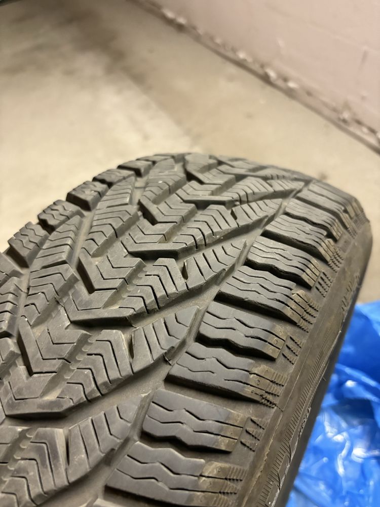 Komplet opon zimowych Kormoran Snow 205/55R16 94H