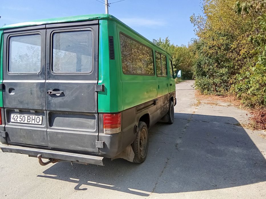 Автомобіль  Mb 100