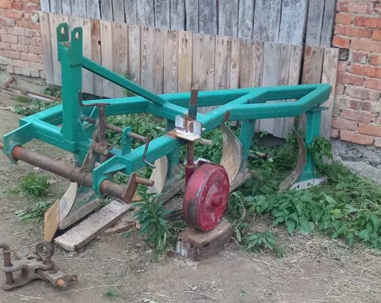 Плуг BOMET 4-x.          .