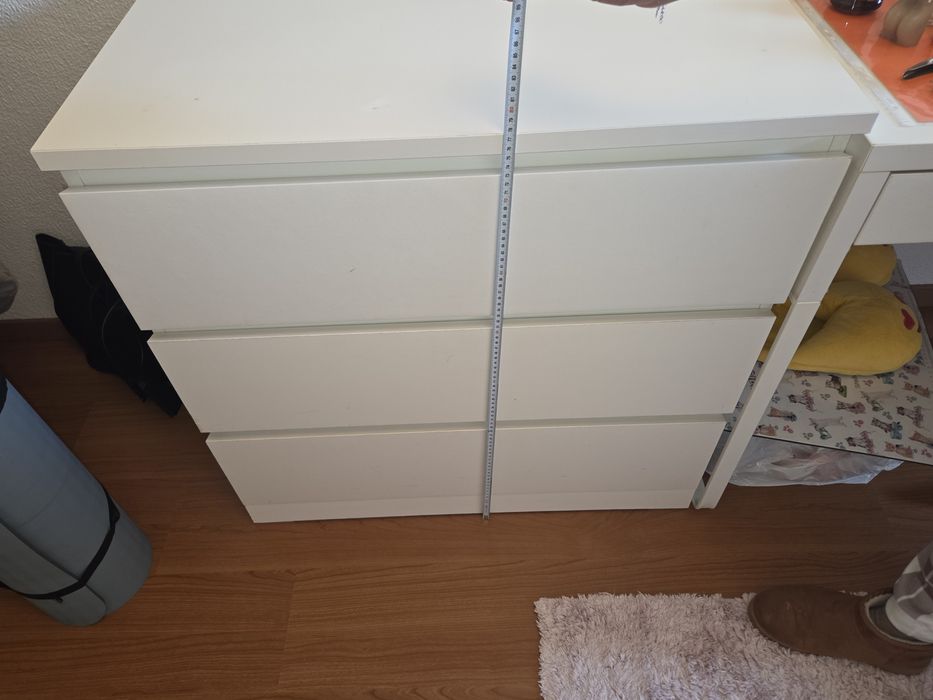 Comoda de quarto bon estado ideal para pequenas arrumaçoes