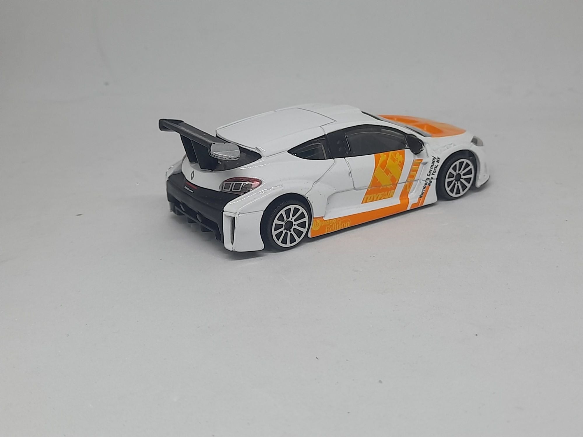 Renault Megane ToyFair limited 2011 rok bburago 1 43 burago