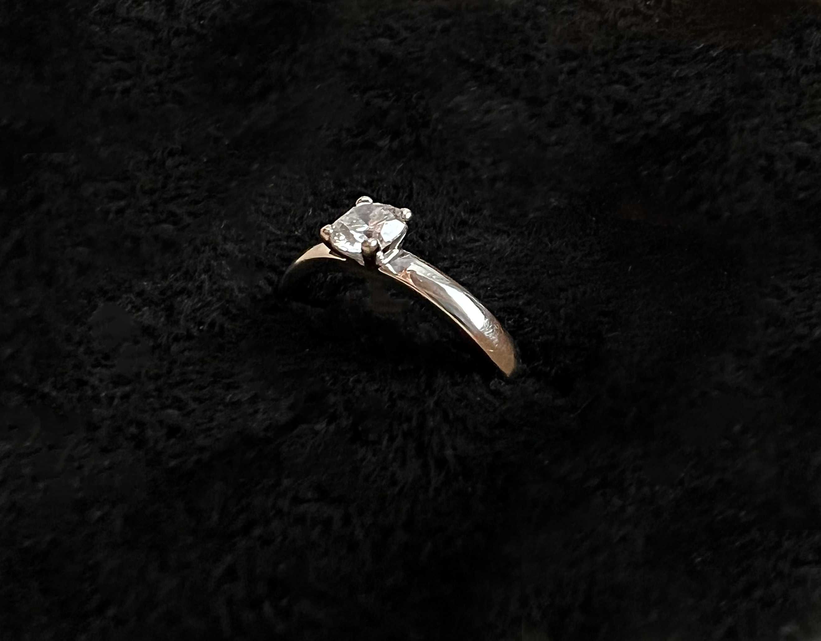 Колечко из белого золота с бриллиантом 0,26ct.