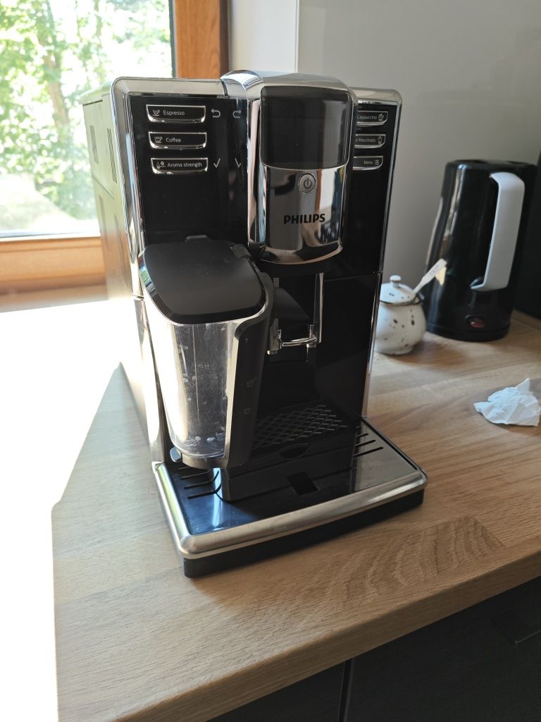 Ekspres automatyczny Philips Lattego EP5330