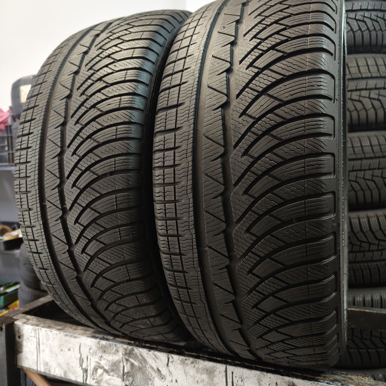 235/45/18 XL Sprzedam parę opon zimowych Michelin