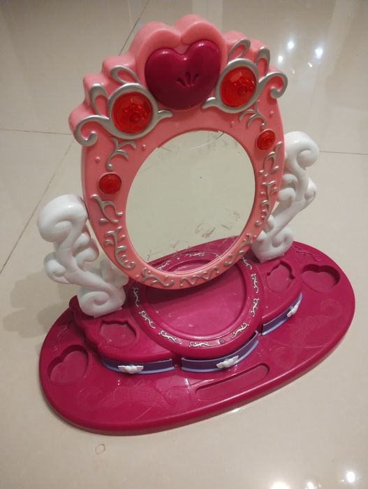 Toaletka grająca świecąca