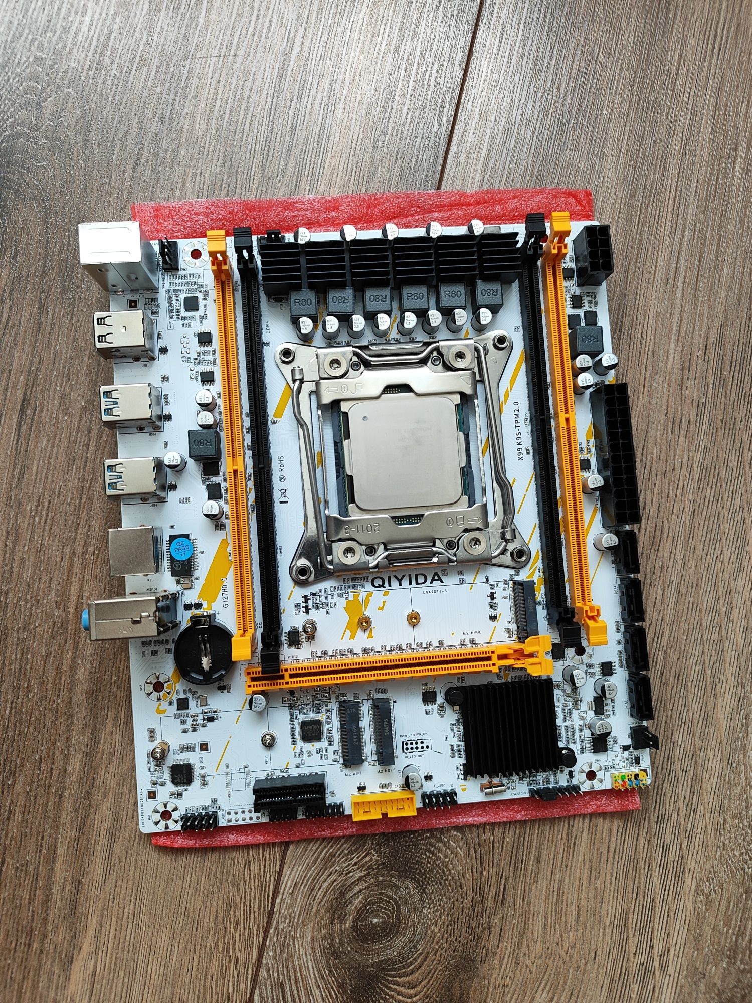 Ігровий комлект 14 ядер Qiyida x99 + Xeon 2680v4 + 32 Gb ddr4