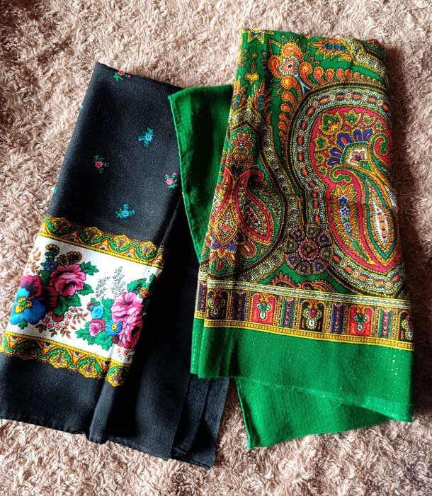 Хустки вовняні різних розмірів вживані