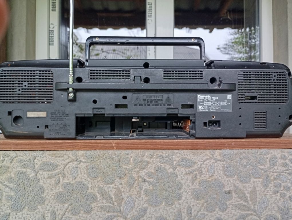 Магнитола Panasonic RX FT600,Singapore б/у. пассики все целые, мотает.