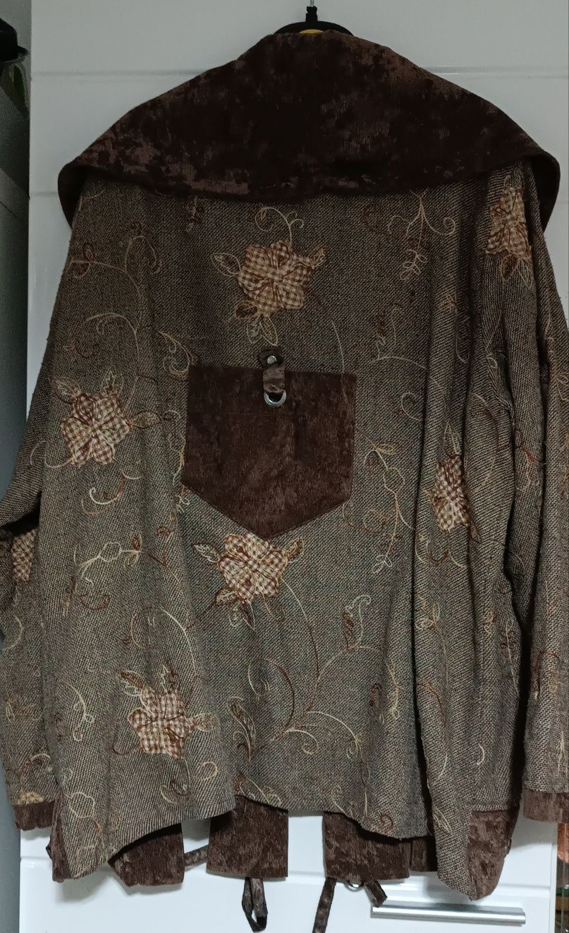 Kurtka z frędzlami w stylu boho