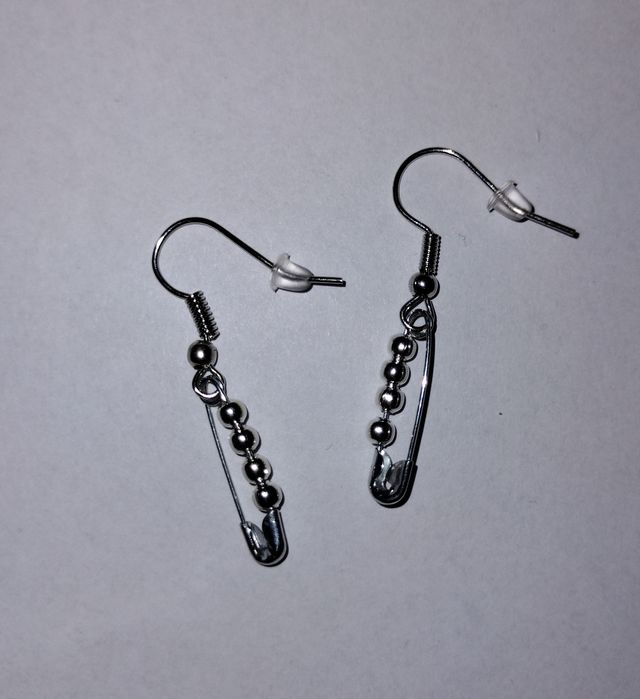 Kolczyki kolor srebrny agrafki koraliki grunge goth handmade rock