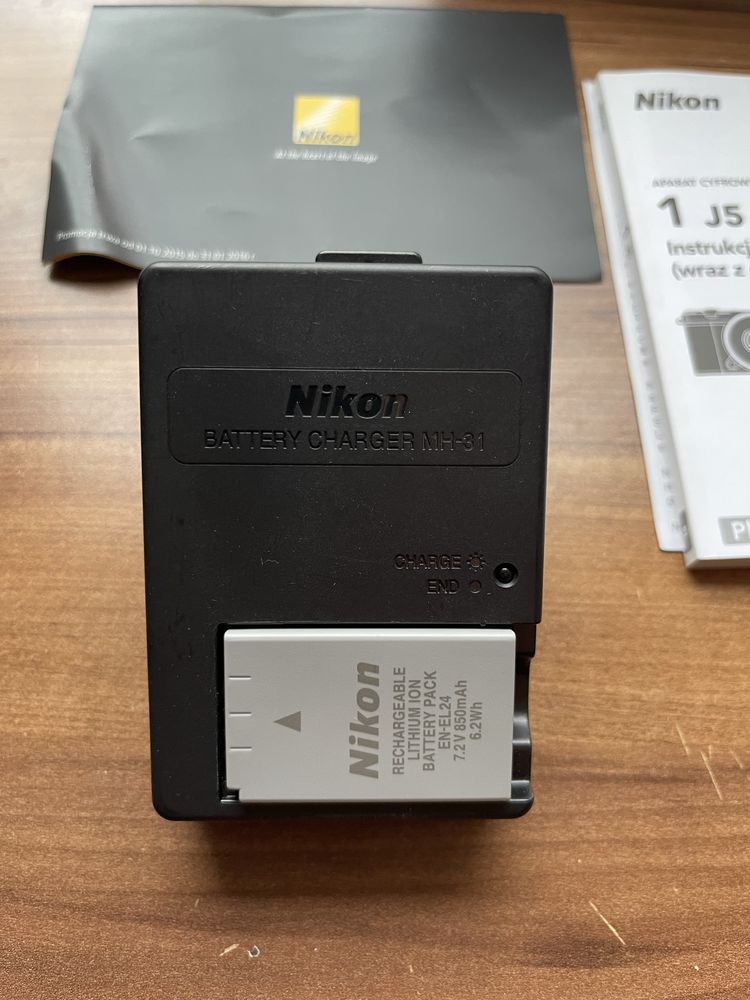 Aparat bezlusterkowiec z obiektywem Nikon 1 J5