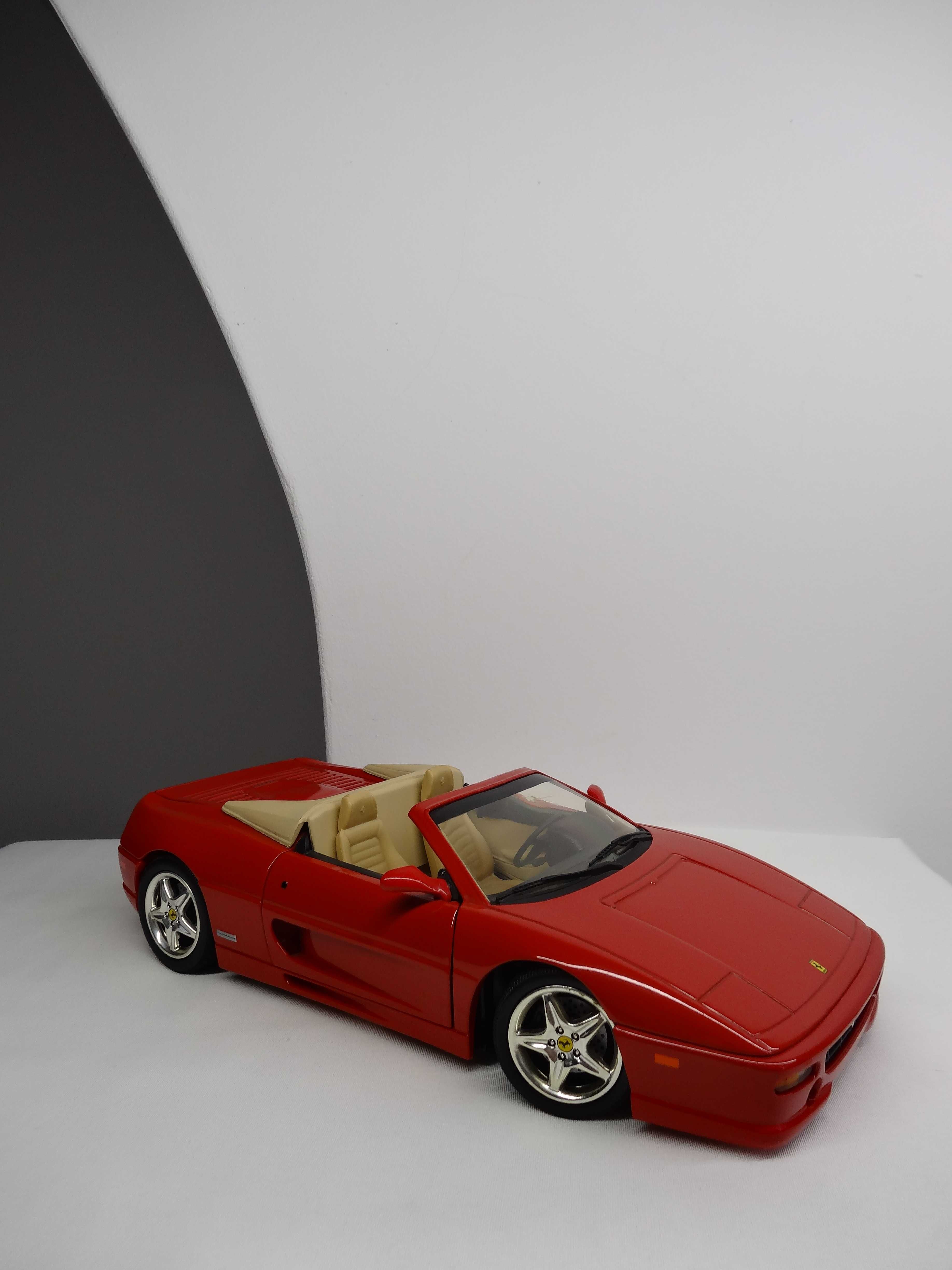 Model Ferrari F355 1:18 Hot wheels