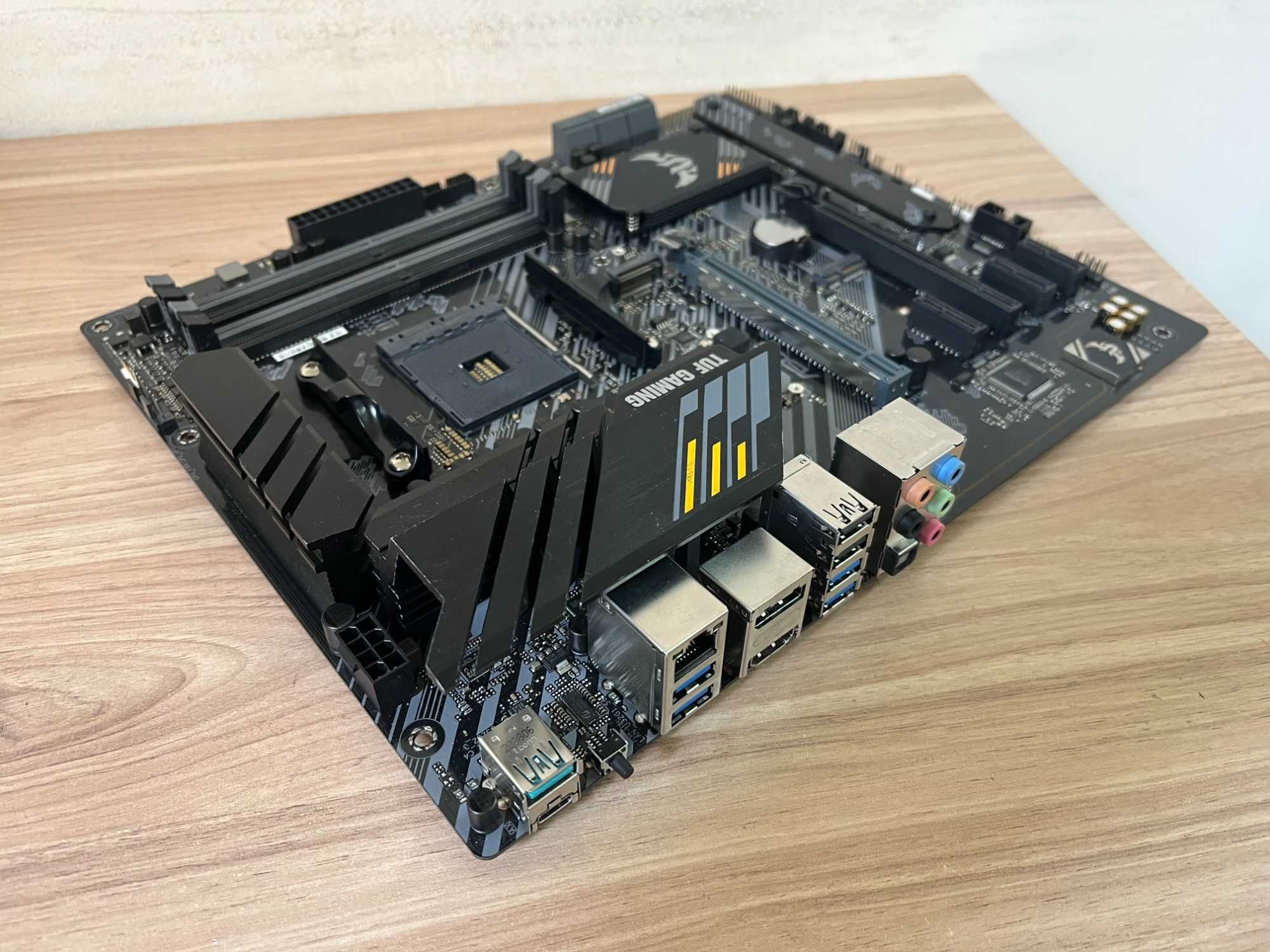 Материнская плата Asus TUF Gaming B550-Plus AM4 DDR4 Ryzen Support