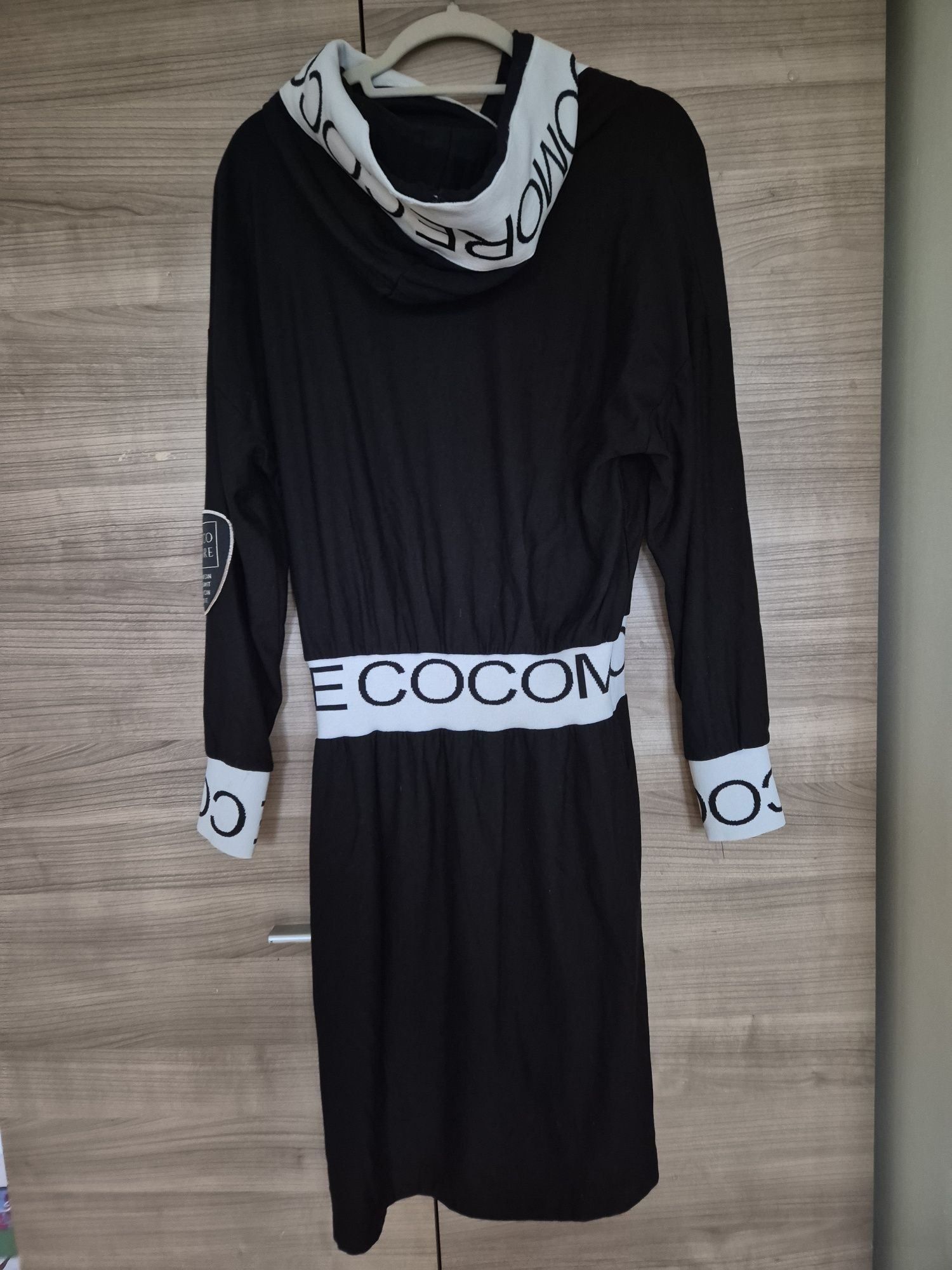 Czarna sukienka z kapturem Cocomore,r. L-XXL