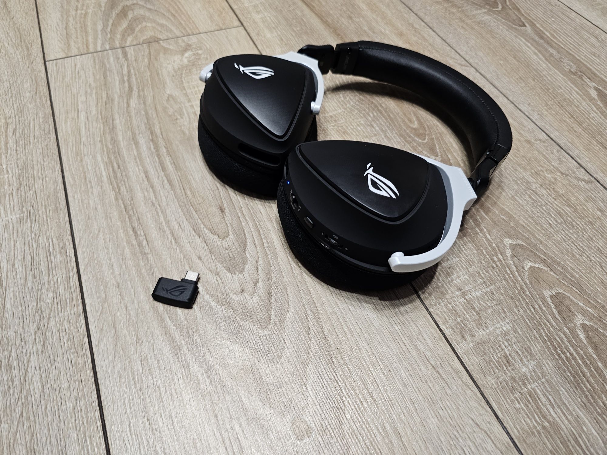 Донгл в комплекті Навушники з мікрофоном ASUS ROG Delta S Wireless