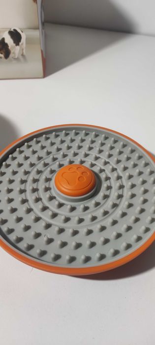 Interaktywna zabawka dla psa z dozownikiem na karmę