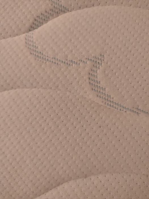 Cama de bebê  como  nova.