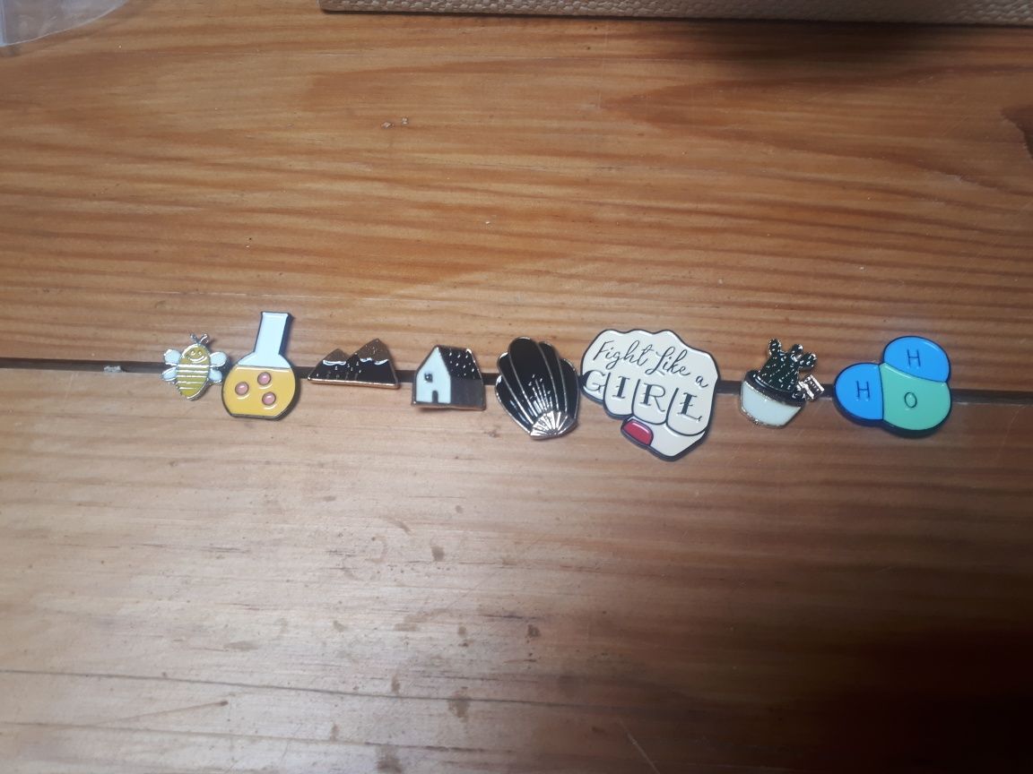 Pins variados novos