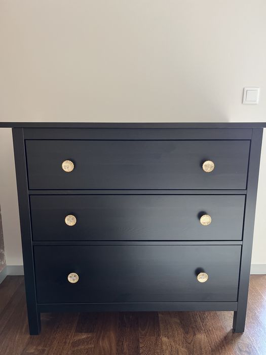 Cómoda + uma mesinha de cabeceira