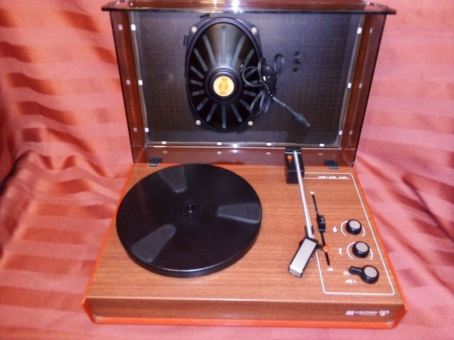 Kolekcja gramofonow polskiej produkcji.