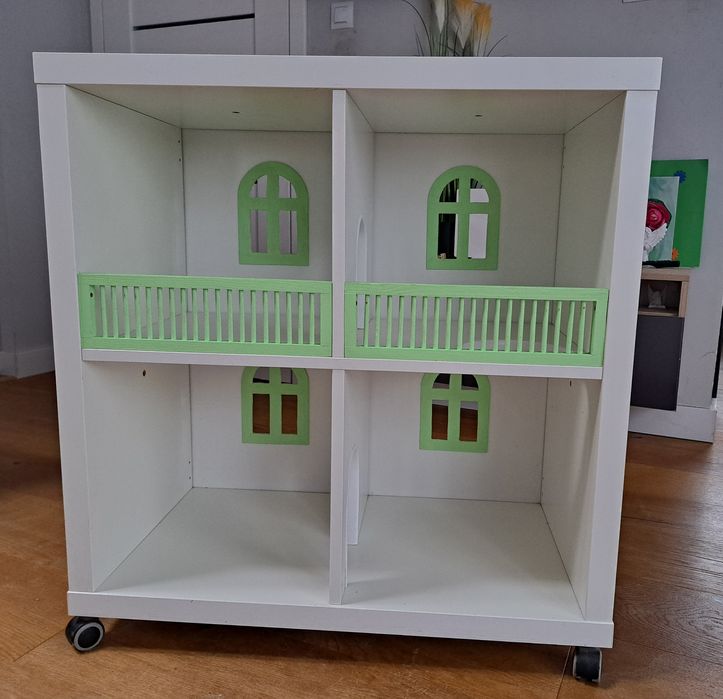 Sprzedam domek dla lalek na kółkach