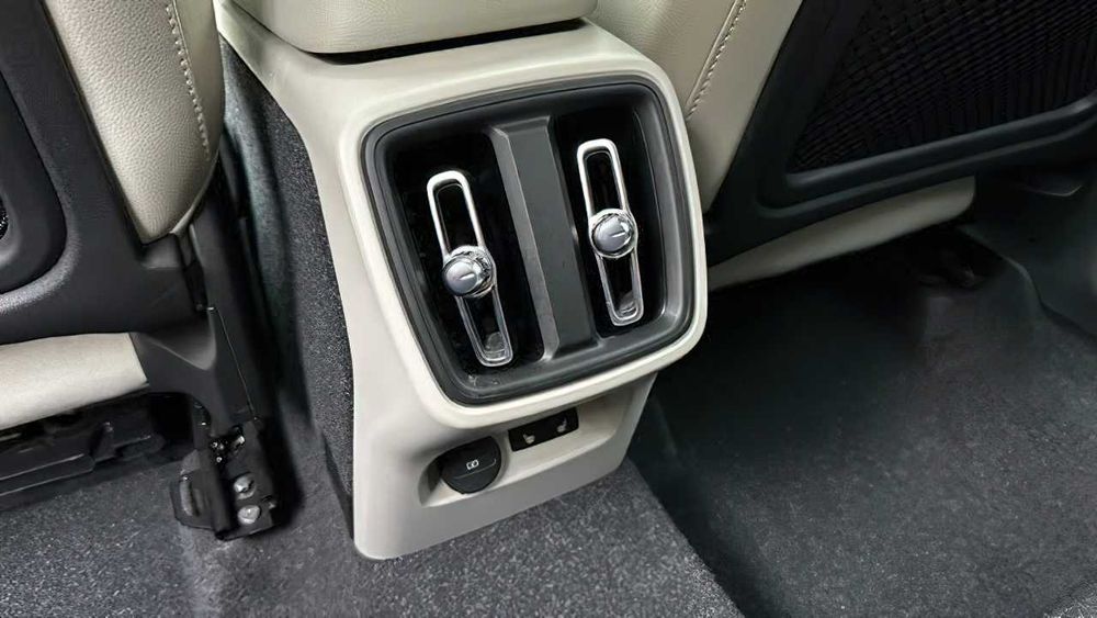 Volvo XC40      2021