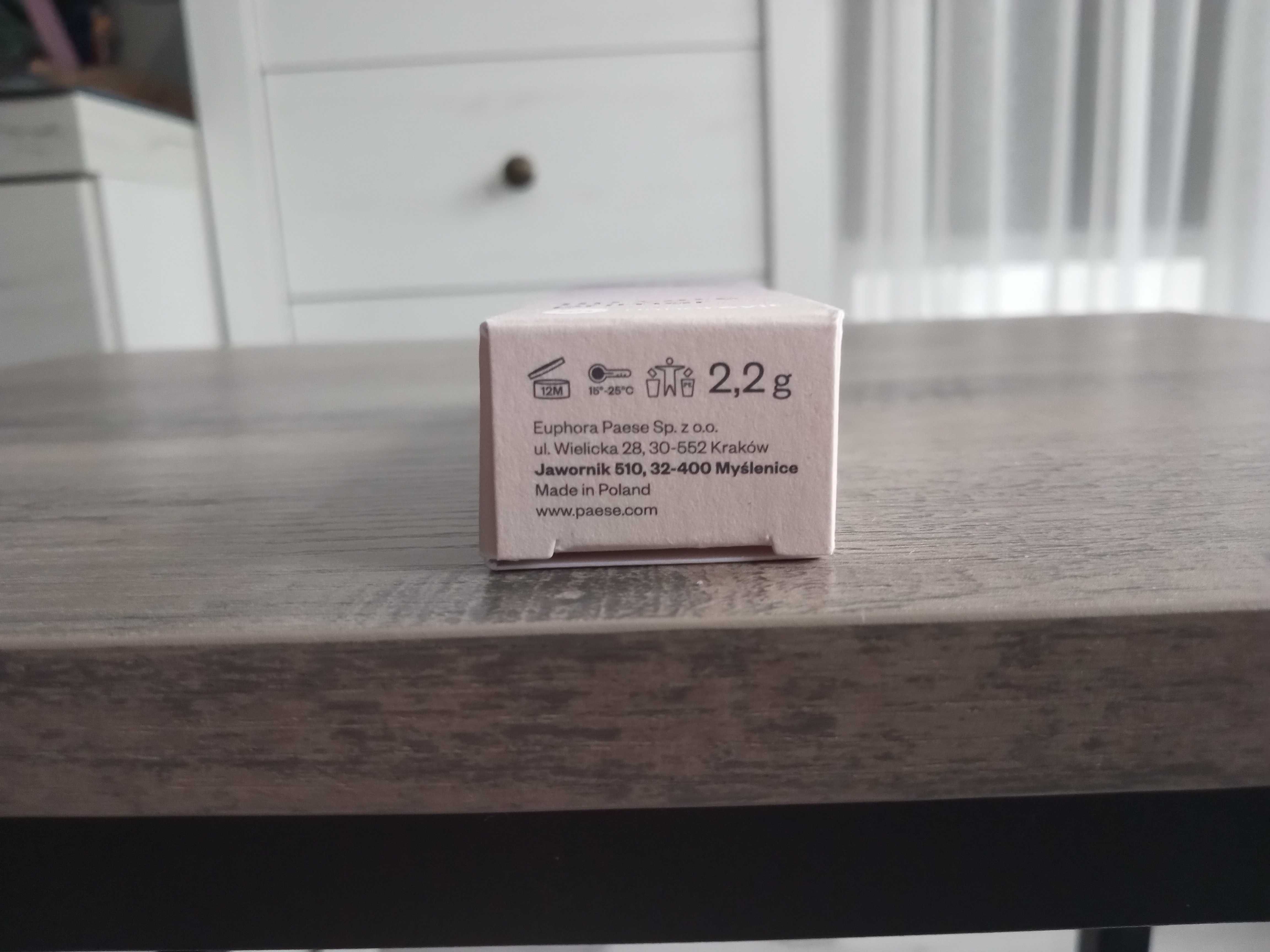 Paese Nanorevit: upiększająco-kryjący puder, Baza pod pomadkę