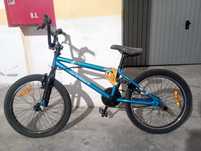 Bicicleta BMX  com peseiras