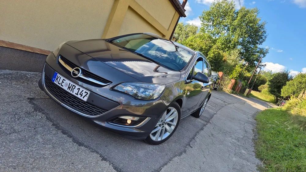 Opel Astra 1,4-Turbo Sport Navi-Kamera-Blis-Tempomat Ledy