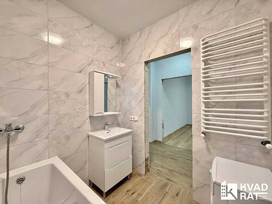 2 кім квартира з ремонтом, центр , 2 поверх