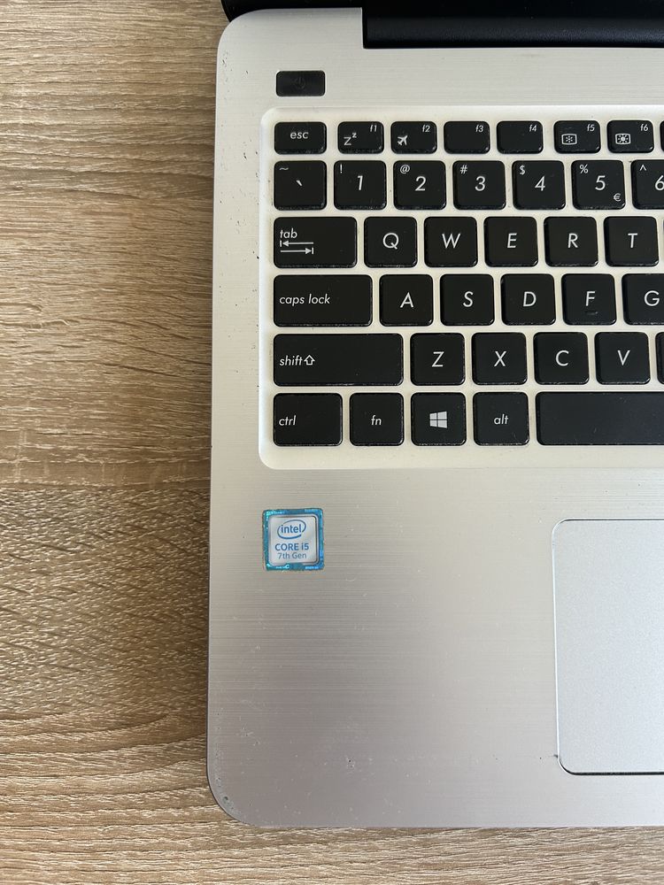 Laptop Asus R558U