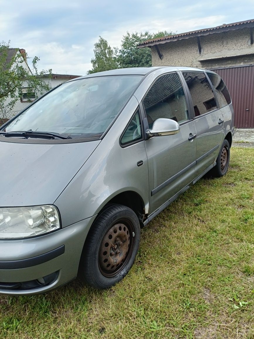 Sprzedam VW Sharan 1.9 TDI 2004 r. 7-osobowy  komfortowy i przestronny
