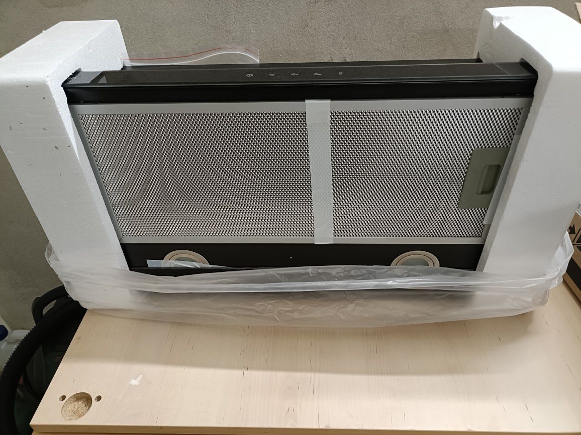 Sprzedam NOWY Okap 60 cm HISENSE MH6TL4TB Czarny