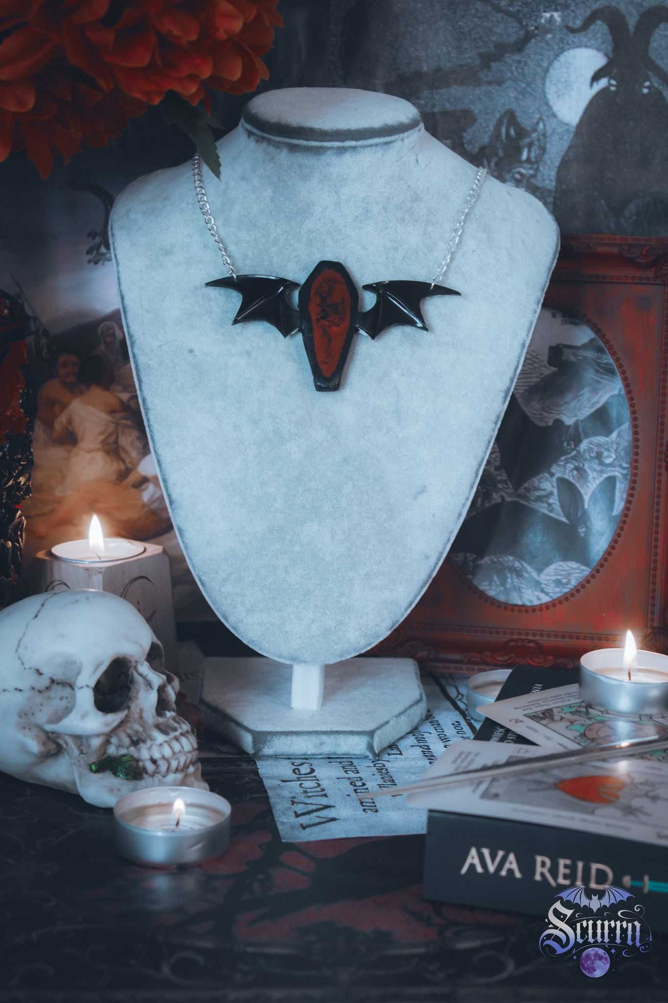 Gotycki Naszyjnik z Trumną i Skrzydłami Nietoperza Goth Witchy