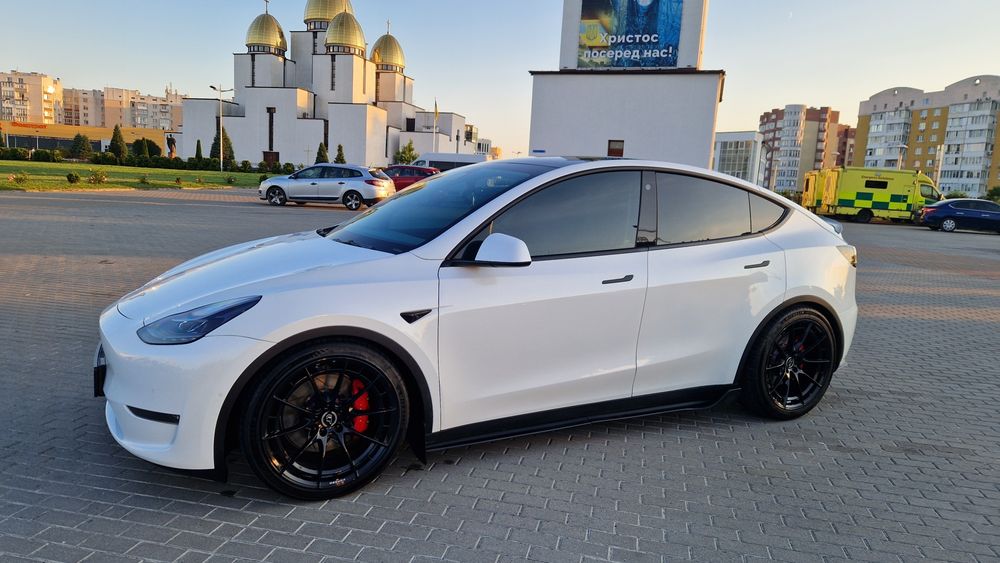 Tesla model Y Performance