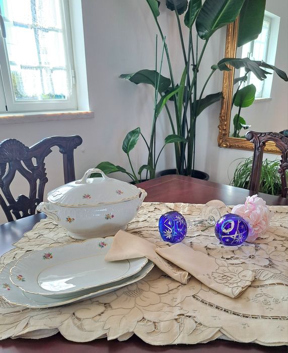 Conjunto para mesa de Jantar Porcelana, Toalha Linho e copos cristal