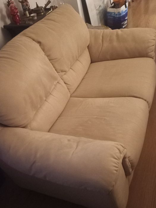 Sofá cor creme dois lugares