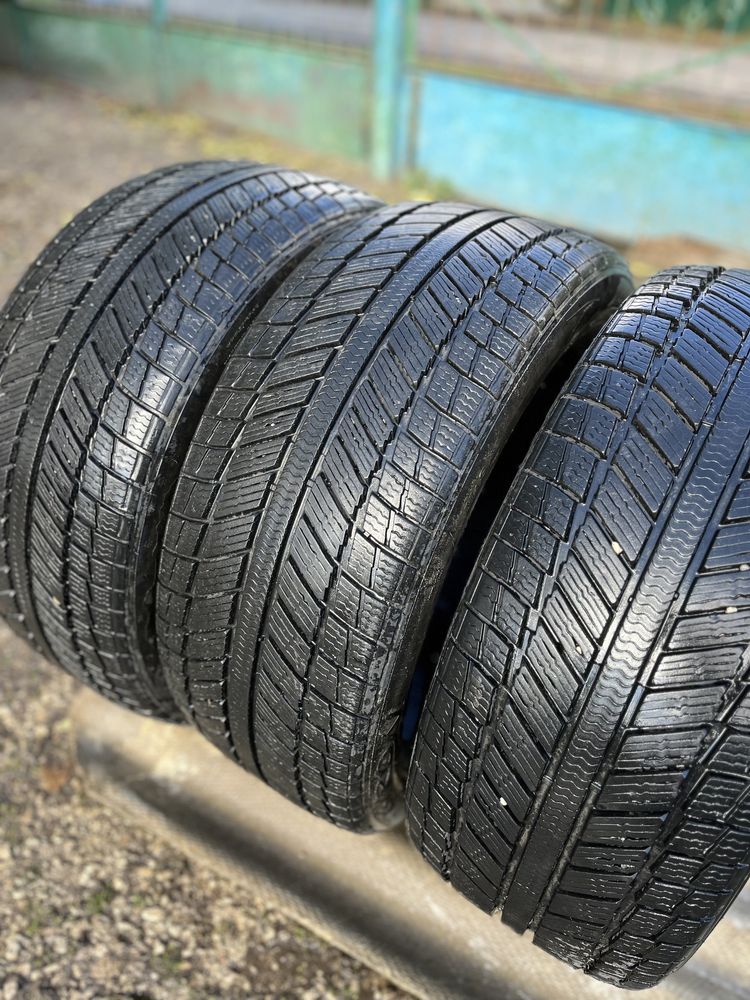 Продам зимову резину 245/45 r18