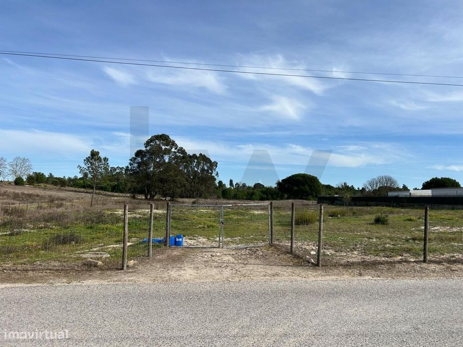 Vende-se Terreno com licença de construção em Santo Estevão