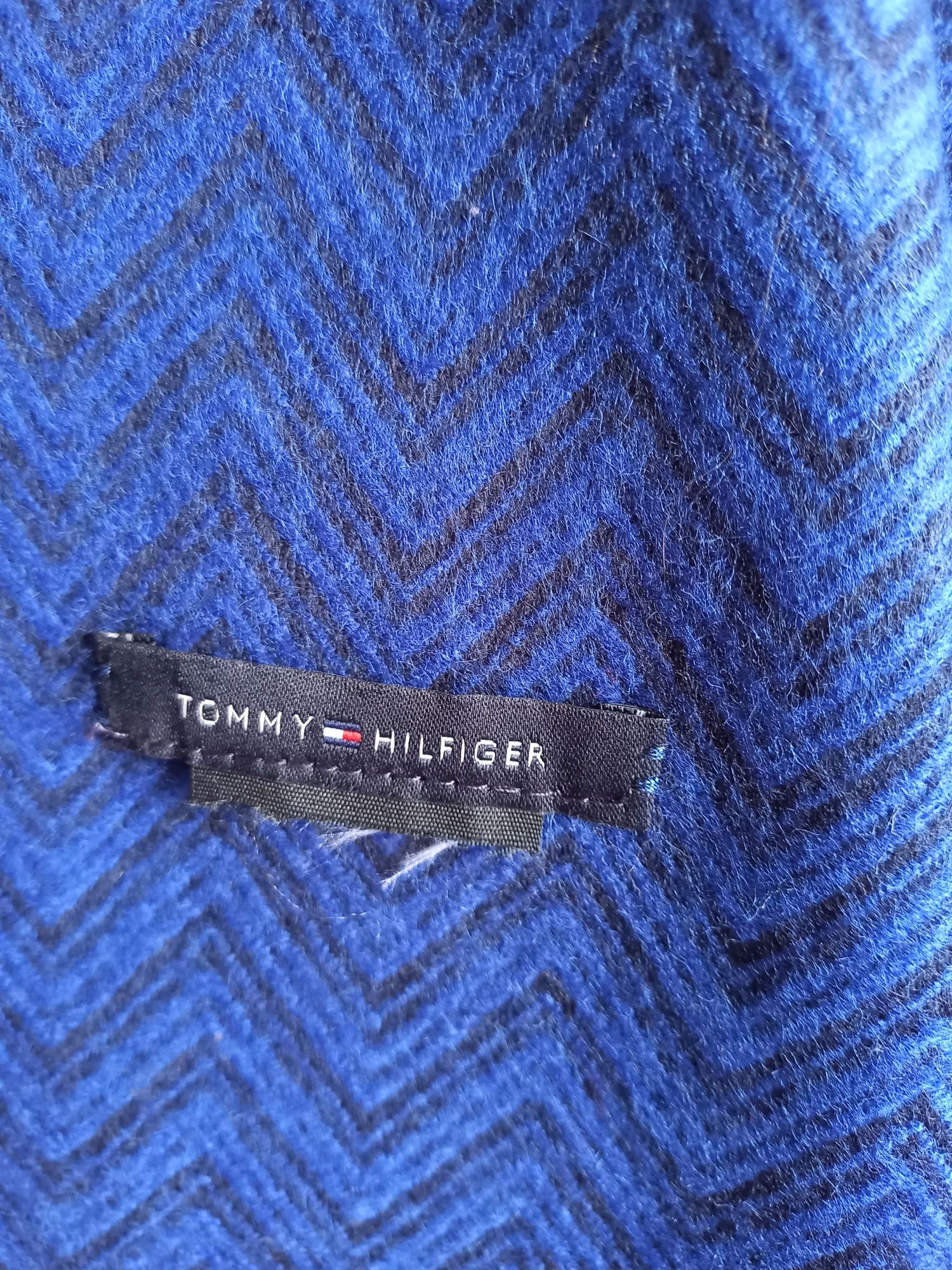 Tommy Hilfiger kolorowy szal